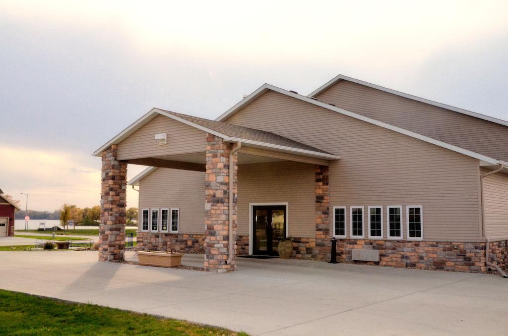 Cobblestone Inn & Suites - Lake View Exterior foto