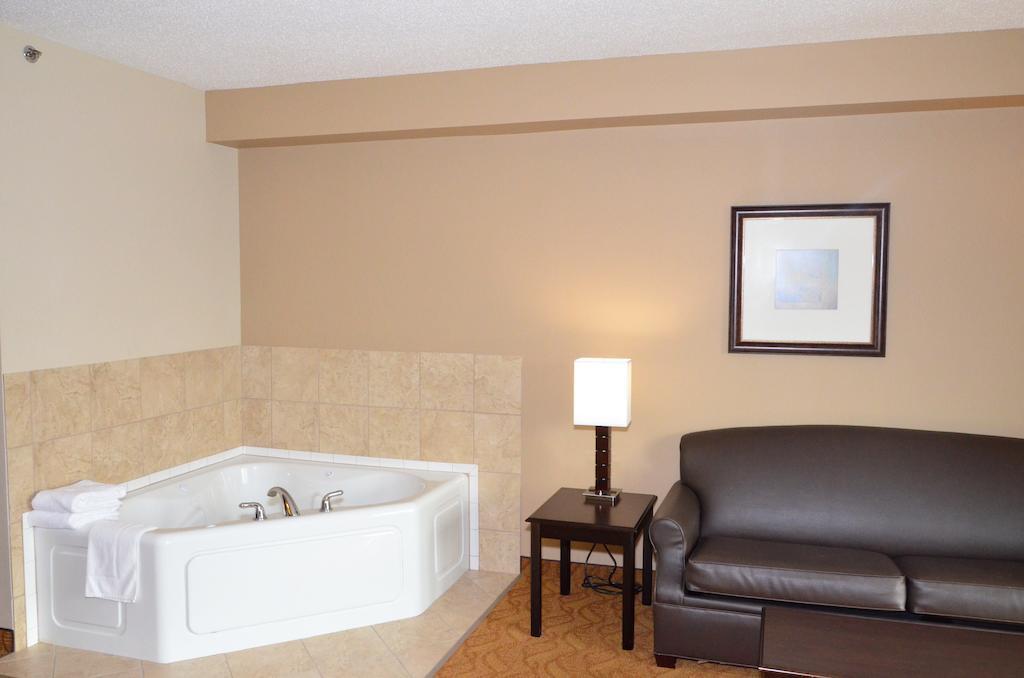 Cobblestone Inn & Suites - Lake View Habitación foto